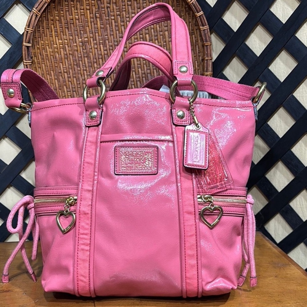 Coach Poppy Pink daisy liquid gloss in new condition